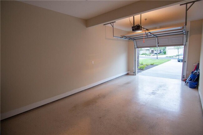 Building Photo - 702 Mariners Cir
