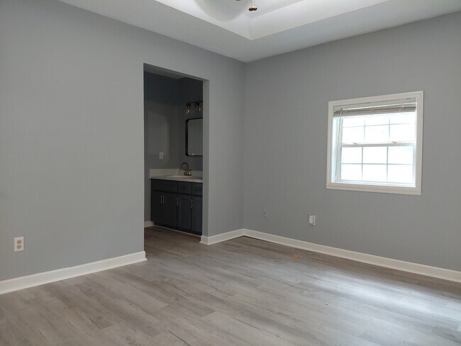 Building Photo - 208 Woodcarver Trail