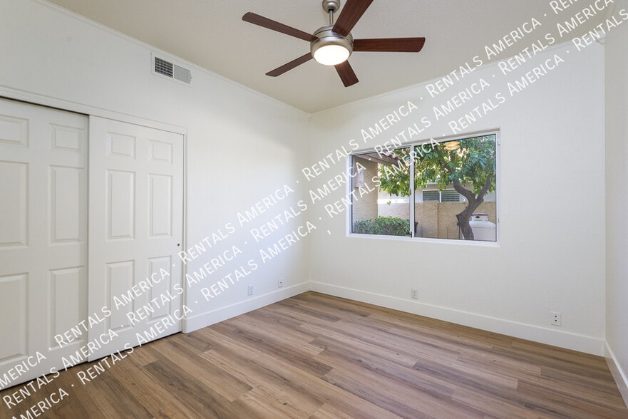 Building Photo - 2342 W Hemlock Ct