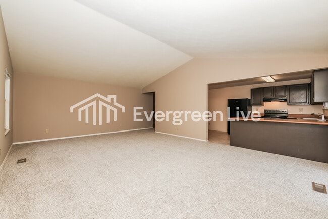 Building Photo - 4727 Stonehedge St