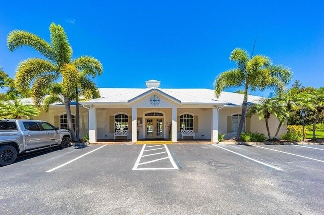 Building Photo - 443 11th Square SW