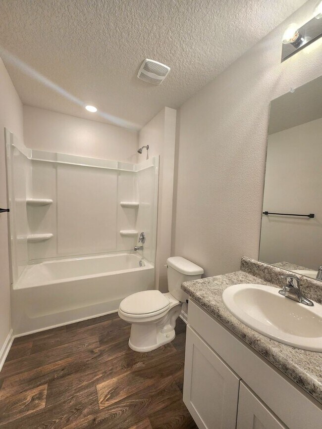 Building Photo - Perfectly Located, Pet Friendly, 4/2 Home ...