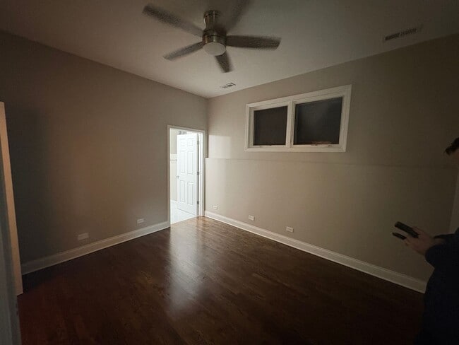 Building Photo - Spacious 2BD/2BA w/ High Ceilings + Modern...