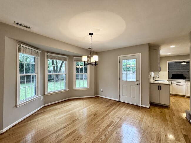 Building Photo - 4-Bedroom Home In Great Neck Meadows! Ready NOW!!! Fenced Backyard! HUGE Corner Lot! Dog Friendly!