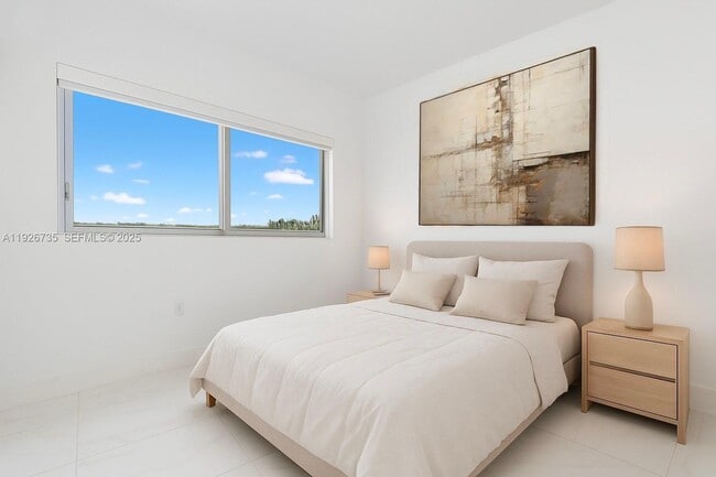 Building Photo - 9940 W Bay Harbor Dr