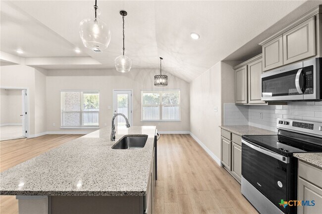 Building Photo - 1634 Dryden Ave