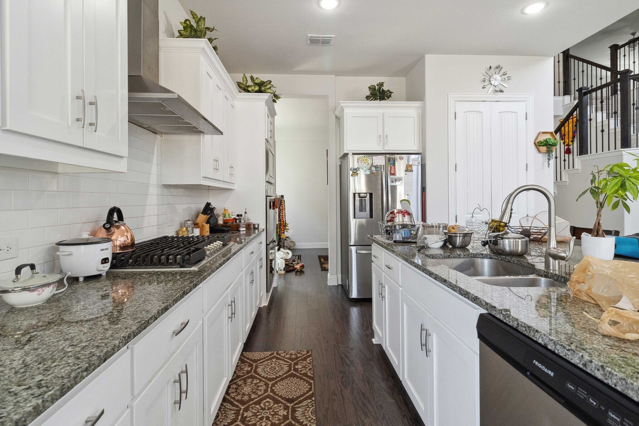 Building Photo - 566 Westwood Way Dr