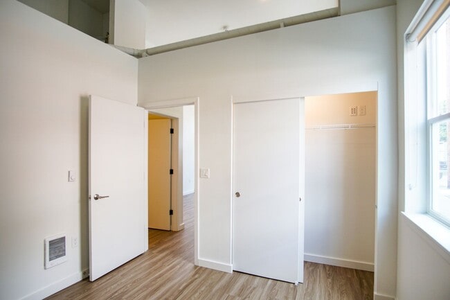Building Photo - Modern & Chic 1-Bedroom w/Condo-Grade Finishes & APP FEES CREDITED