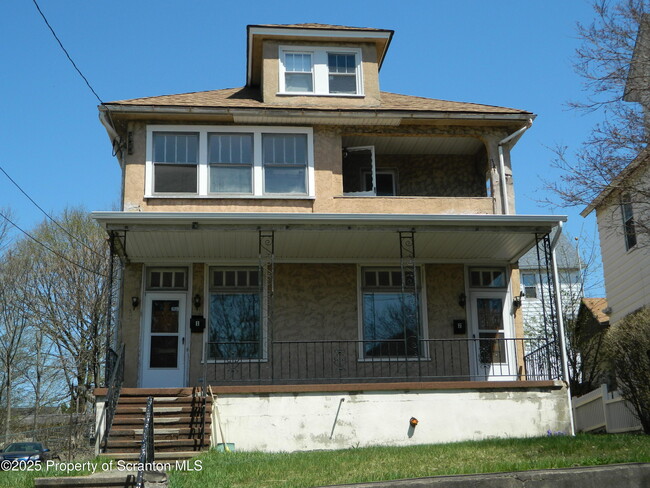 Primary Photo - 127 Pine St