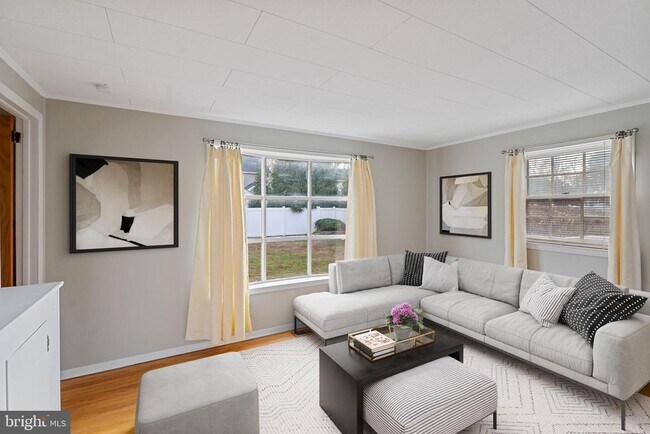 Building Photo - 1206 Sylvan Dr