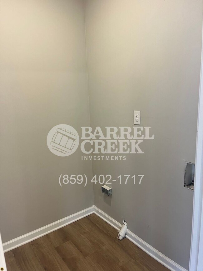 Building Photo - 2-Bed 1-Bath House + Large Storage Garage