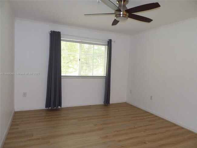Building Photo - 4828 N State Rd 7