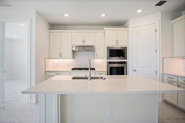 Building Photo - 10353 SW Captiva Dr