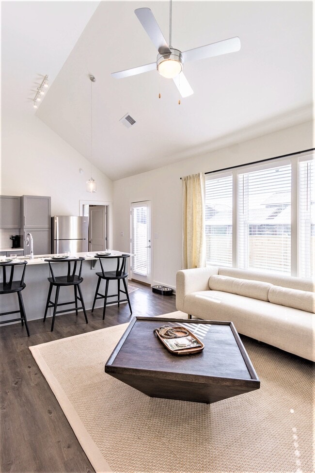 Building Photo - The Cottages at Old Monrovia