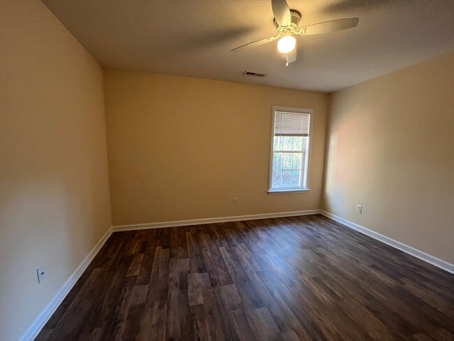 Building Photo - HALF OFF FIRST FULL MONTHS RENT!