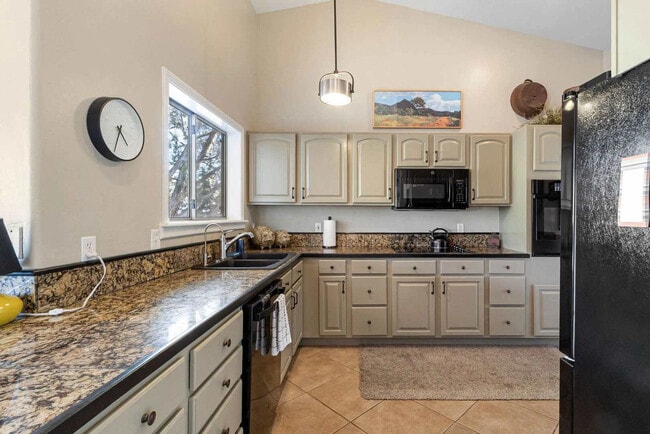 Building Photo - 627 Elmersville Rd