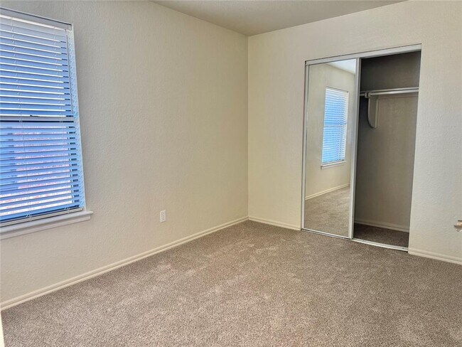 Building Photo - 1913 Lois Lynn Ln