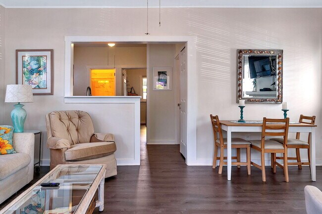 Building Photo - 118 S J St