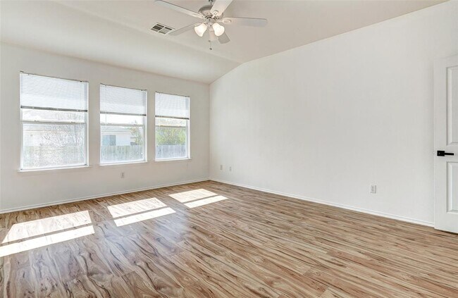 Building Photo - 1305 4 Cabin Ct
