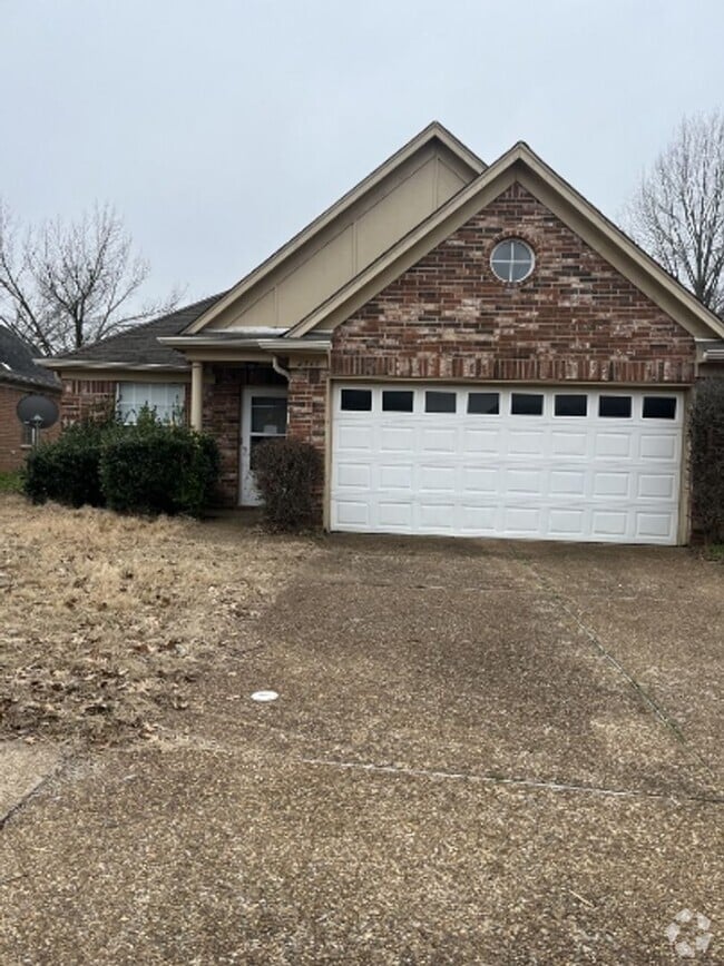 Building Photo - Charming Family Home in Memphis – Space, S...