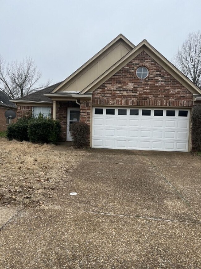 Primary Photo - Charming 3-Bedroom Home in Memphis – Styli...