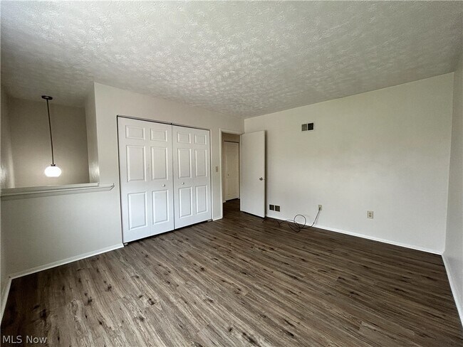 Building Photo - 123 Orchard Dr