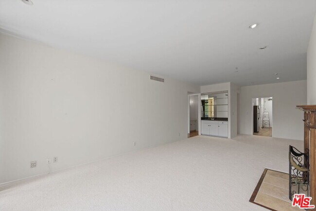 Building Photo - 10551 Wilshire Blvd