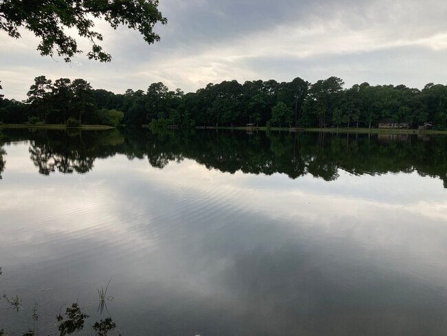 Building Photo - 818 Chickasaw Dr