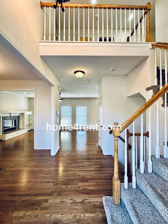 Building Photo - Blue Valley Northwest home on a cul-de-sac w/ granite counters, ss appliances and fenced yard!