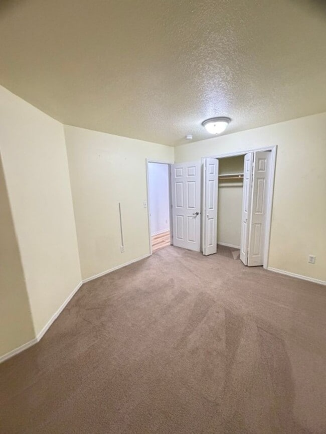 Building Photo - 1006 Frontier Ct