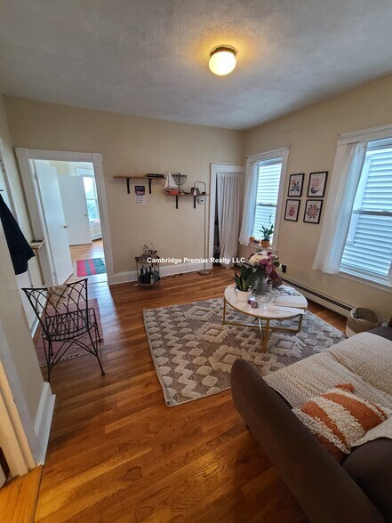 Primary Photo - 118 Elm St