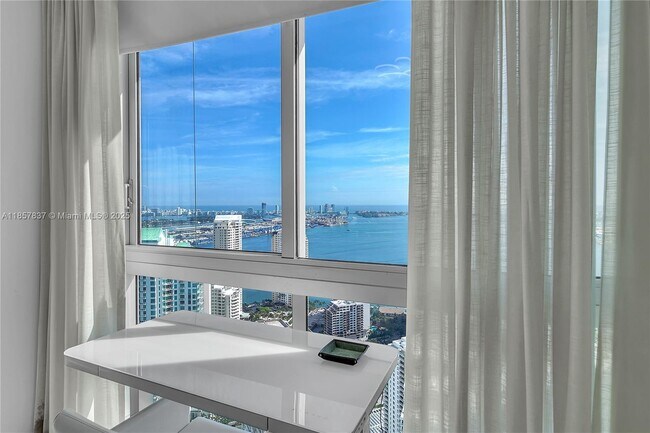 Building Photo - 495 Brickell Ave