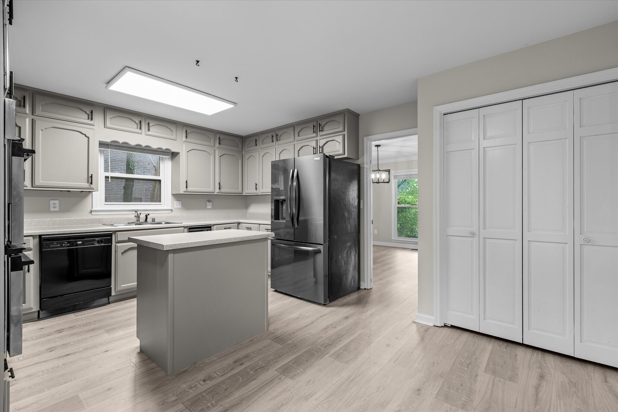 Building Photo - 1305 Hiwan Trail SE