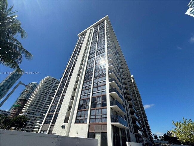 Building Photo - 600 NE 36th St