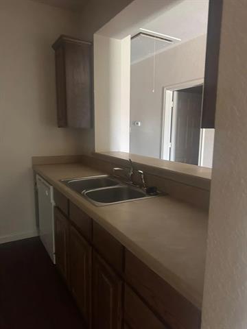 Building Photo - 2208 Breezy Dr