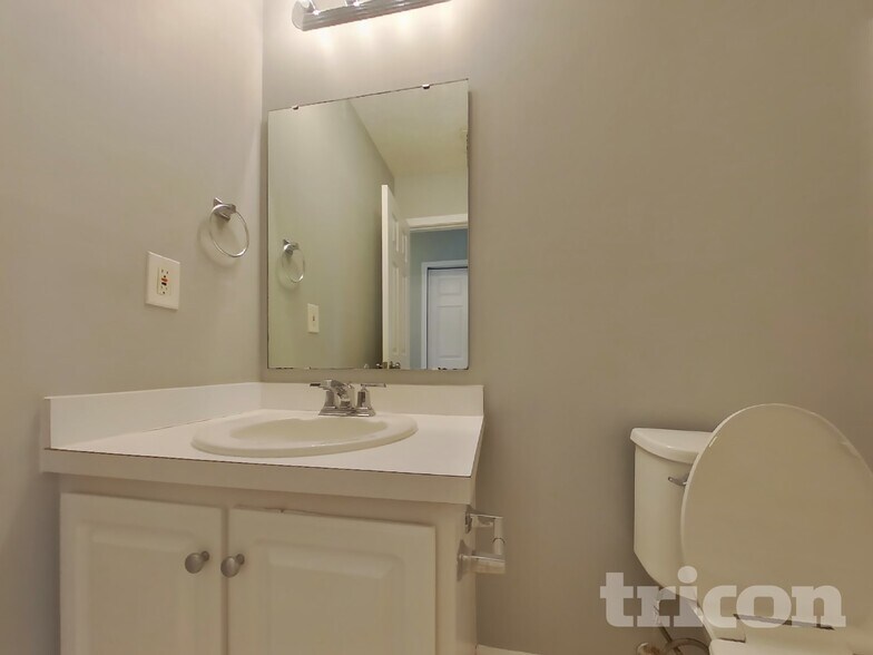 Building Photo - 156 Springway Dr