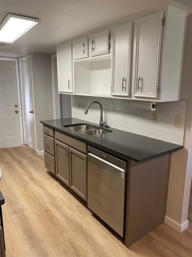 Building Photo - 8812 Clearbrook Trail