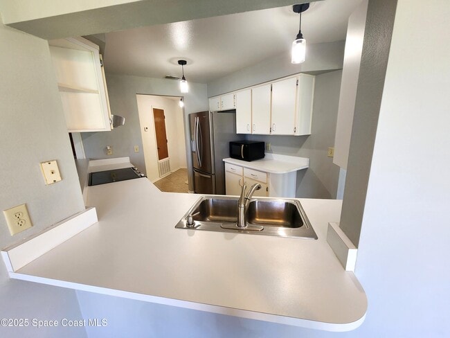 Building Photo - 1244 Lakeview Dr