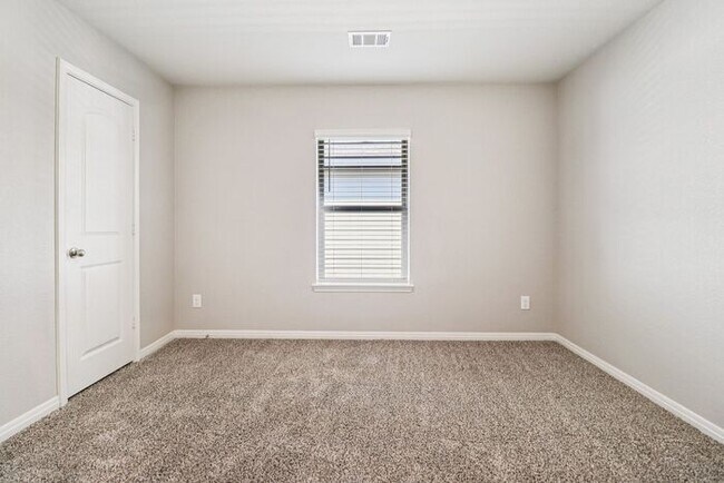 Building Photo - 3900 Calvary Ct