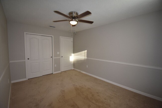 Building Photo - 4 Bed/3.5 Bath, Pool and Waterfront home, ...