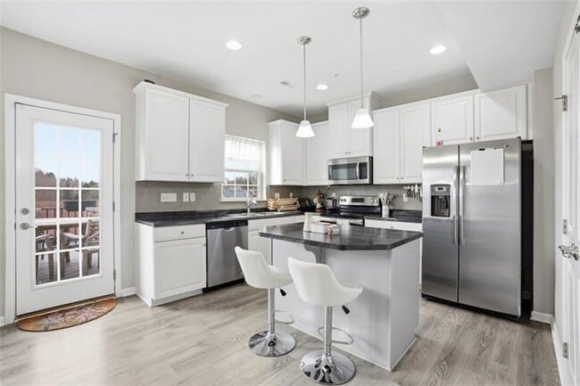 Building Photo - 404 Aprilmae Way
