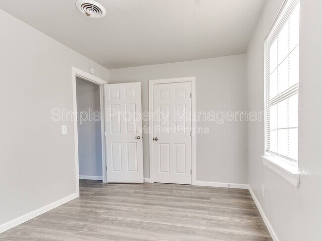 Building Photo - 3312 S Harvey Ave