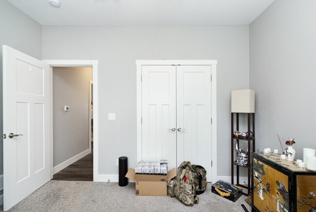 Building Photo - 915 Fairman Dr