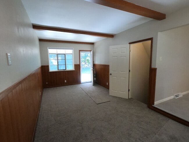 Building Photo - Beautifully remodeled 3 bed 2.5 bath house in Broomfield