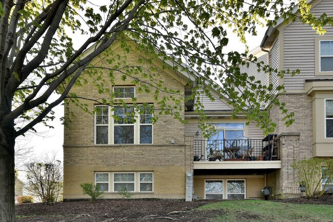 Building Photo - 5600 Cloverdale Rd