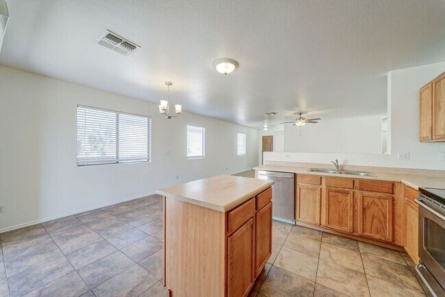 Building Photo - READY TO VIEW NOW! Spacious 3 Bed 2 Bath home in the Estrella Neighborhood