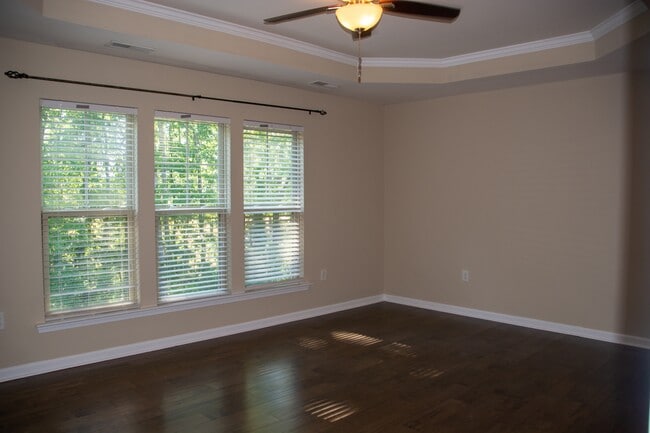 Building Photo - 122 Tuftin Dr