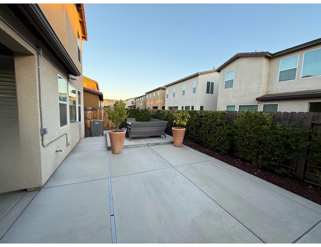 Building Photo - NEW PRICE – Turnkey Modern Riverstone Home | 3 Bed + Loft with Solar, Washer/Dryer & Custom Furni...