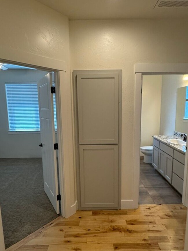 Building Photo - 2435 Bridgewater Way