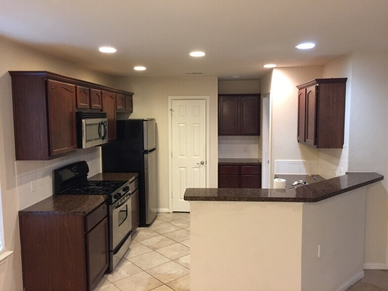 Building Photo - 8129 Lalew Cove